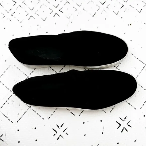 Vince- Men’s Suede Slip On Sneakers Size 9