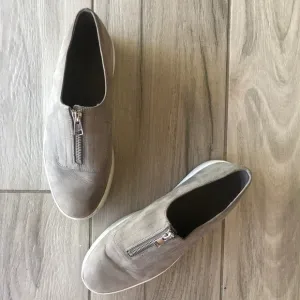 Vince Warner Suede Zip Up Sneakers 8.5 Limestone