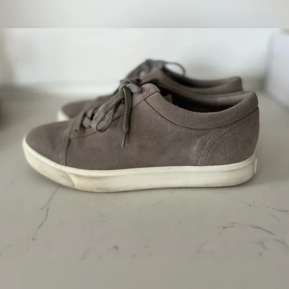 VINCE Women’s Gray Belford Suede Sneakers Size 6