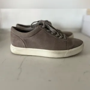 VINCE Women’s Gray Belford Suede Sneakers Size 6