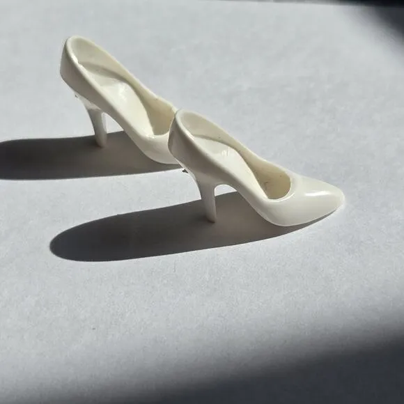 Vintage Barbie White BONE ECRU Closed Toe Heels Pumps Shoes 1960s Hong Kong