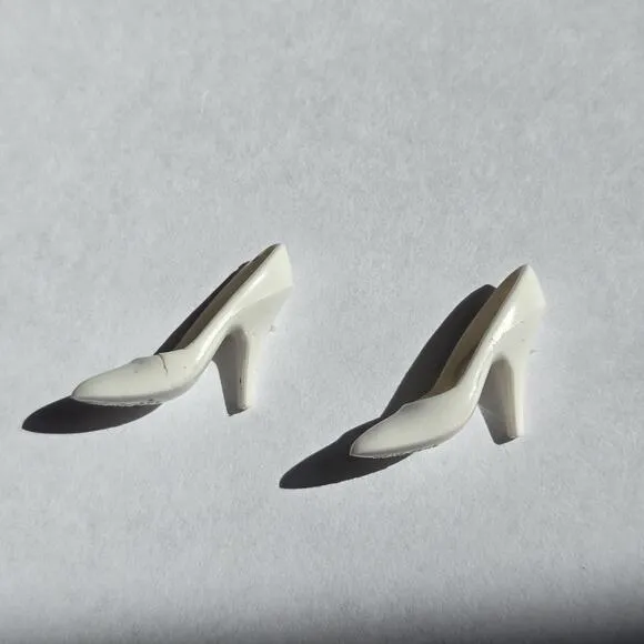 Vintage Barbie White BONE ECRU Closed Toe Heels Pumps Shoes 1960s Hong Kong