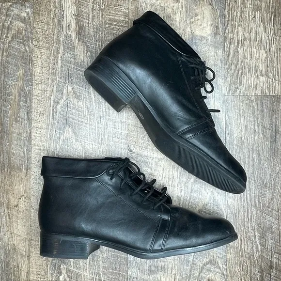 Vintage black genuine leather shoes