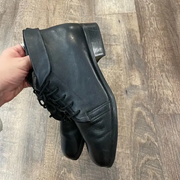 Vintage black genuine leather shoes