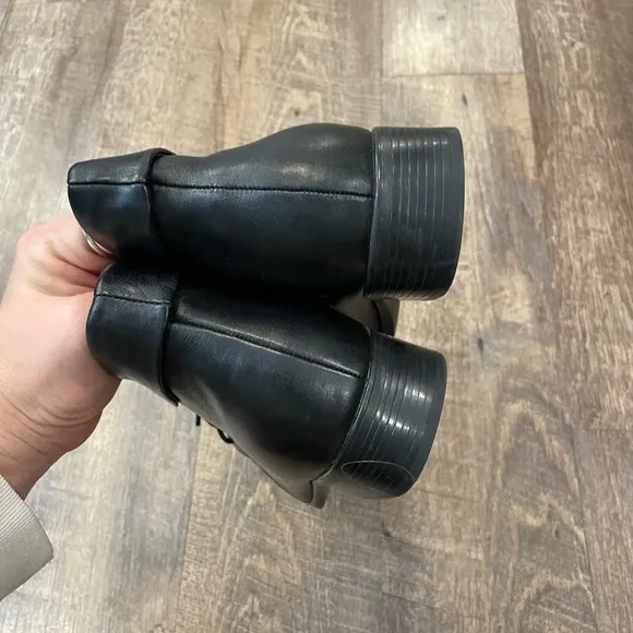 Vintage black genuine leather shoes