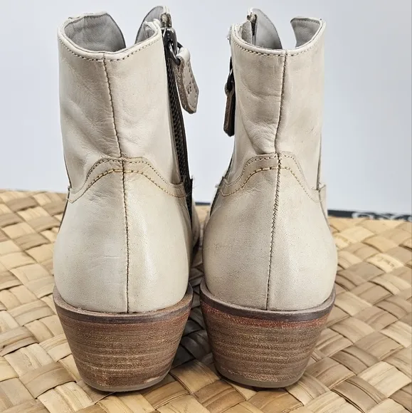 Vintage Foundry Co. Beige Cream Cowboy Boots Size 7.5