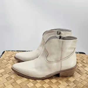 Vintage Foundry Co. Beige Cream Cowboy Boots Size 7.5