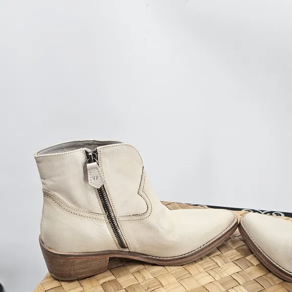 Vintage Foundry Co. Beige Cream Cowboy Boots Size 7.5