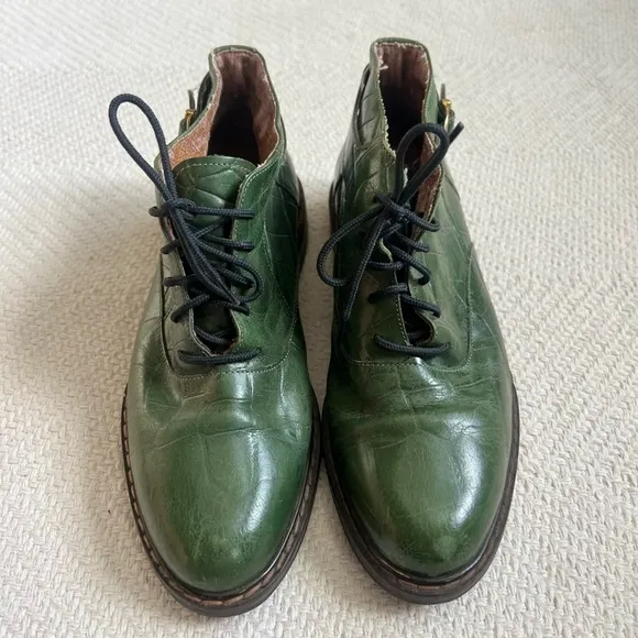 Vintage Giorgio Brutini Alligator Embossed Leather Ankle Boots with Buckle