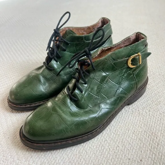 Vintage Giorgio Brutini Alligator Embossed Leather Ankle Boots with Buckle