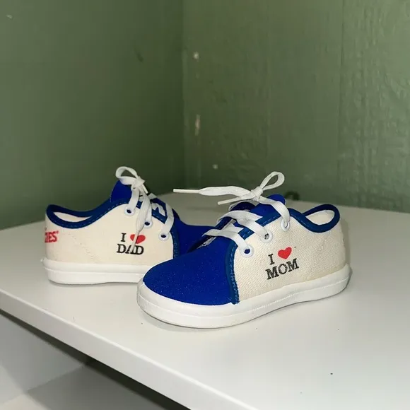 Vintage Huggies   Kleenex I love mom / I love dad baby shoes