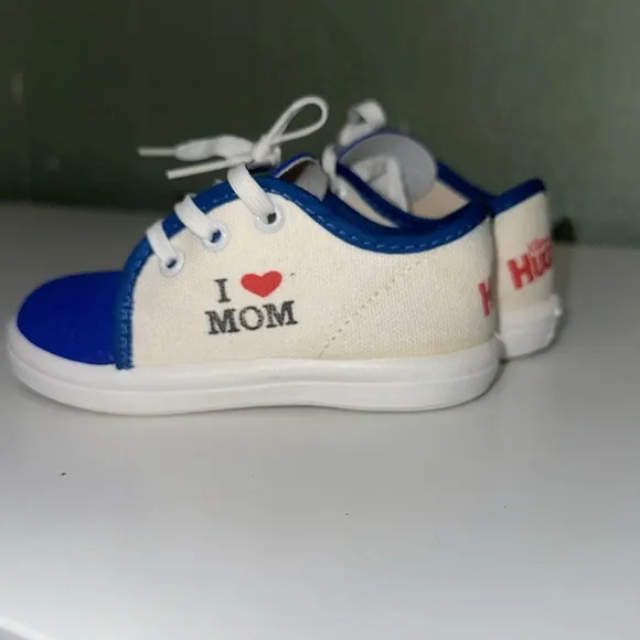 Vintage Huggies   Kleenex I love mom / I love dad baby shoes