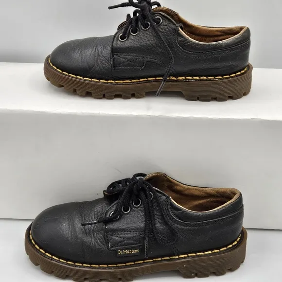 Vintage kids Dr. Martens Made in England AW004 kids size 11 EU 10