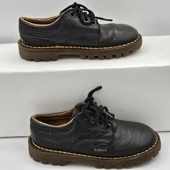 Vintage kids Dr. Martens Made in England AW004 kids size 11 EU 10