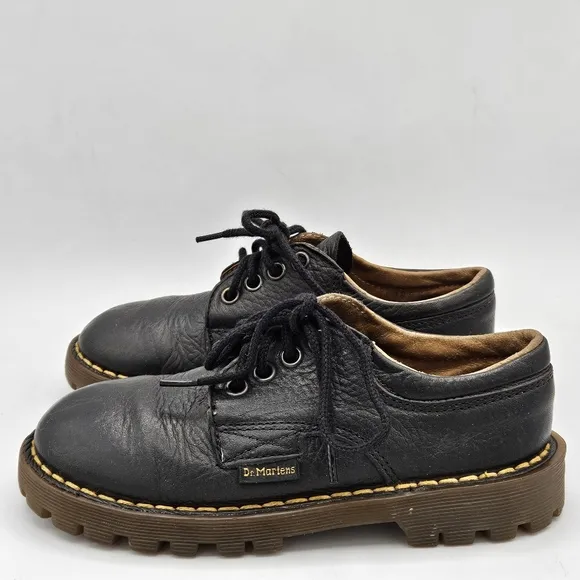 Vintage kids Dr. Martens Made in England AW004 kids size 11 EU 10