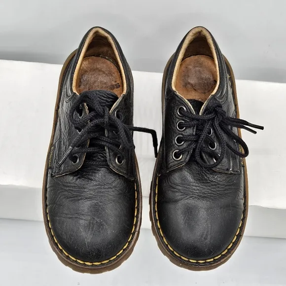 Vintage kids Dr. Martens Made in England AW004 kids size 11 EU 10