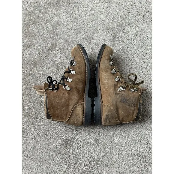 Vintage MENS Boots 80s VASQUE HIKING SUEDE LIGHT BROWN BOOTS, SIZE 7 N