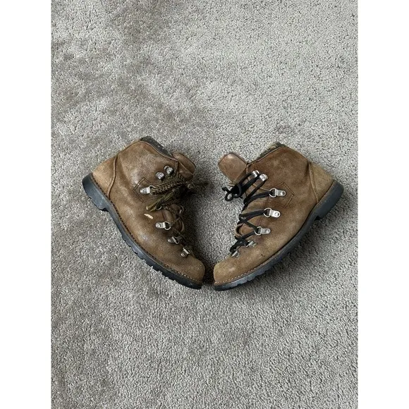 Vintage MENS Boots 80s VASQUE HIKING SUEDE LIGHT BROWN BOOTS, SIZE 7 N