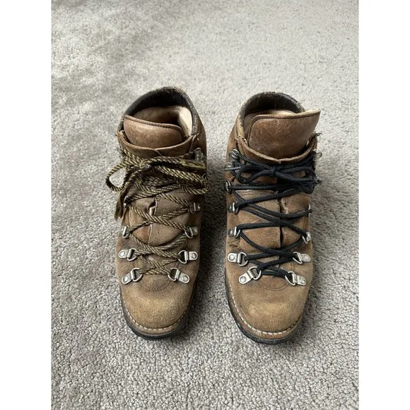 Vintage MENS Boots 80s VASQUE HIKING SUEDE LIGHT BROWN BOOTS, SIZE 7 N