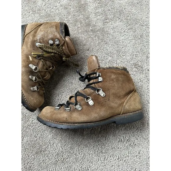 Vintage MENS Boots 80s VASQUE HIKING SUEDE LIGHT BROWN BOOTS, SIZE 7 N