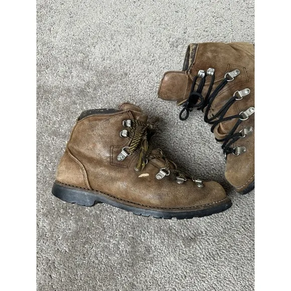 Vintage MENS Boots 80s VASQUE HIKING SUEDE LIGHT BROWN BOOTS, SIZE 7 N