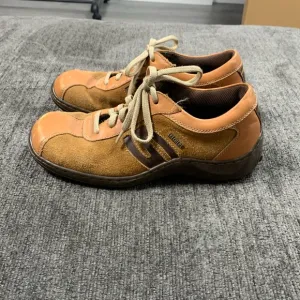 Vintage Y2K Suede Skechers Sneakers Size 8.5