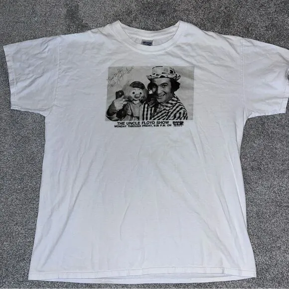Vintage Uncle Floyd show T-shirt Printed signed autographed by Oogie too snap it