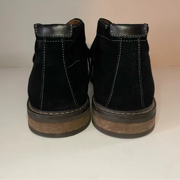Vionic black suede Chase chukka boots size 9