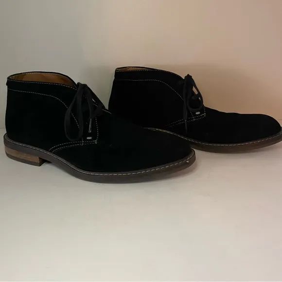 Vionic black suede Chase chukka boots size 9