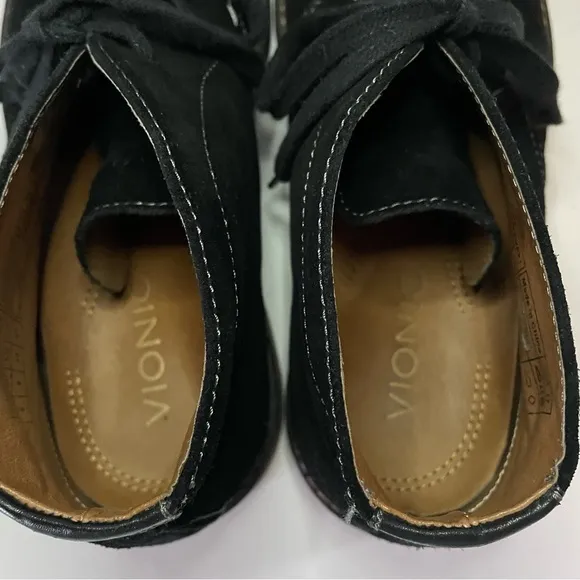 Vionic black suede Chase chukka boots size 9