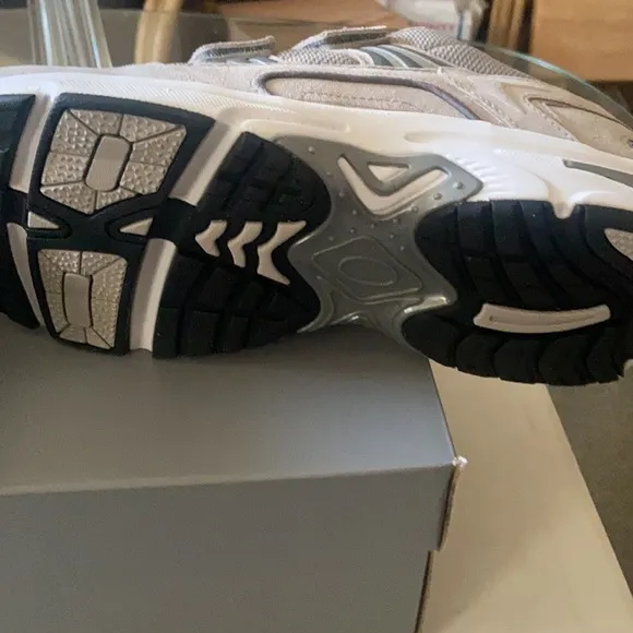 Vionic suede sneakers
