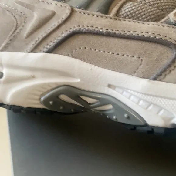 Vionic suede sneakers