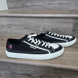 We are nothing new black and white casual tennis shoes Men's size 12.5