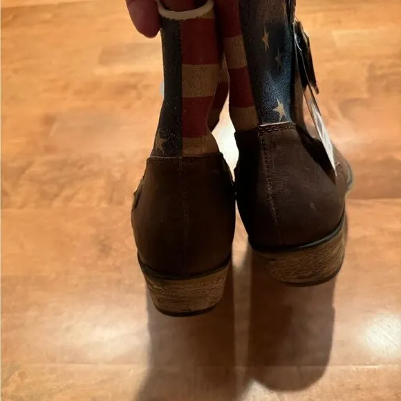 Woman’s brand new leather sterling River boots from Nashville cowboy