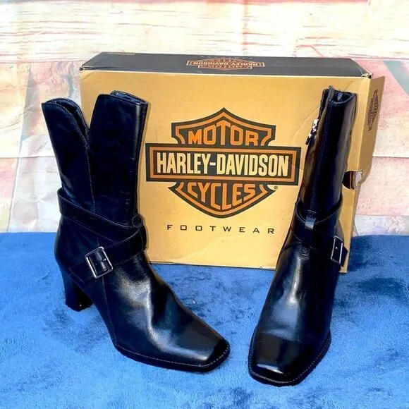 Woman’s sz 7.5 HD leather heeled boots NWOT WOB
