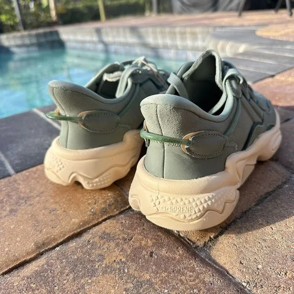 WOMEN'S Adidas Ozweego Low Silver Green Sand Strata  IE9508