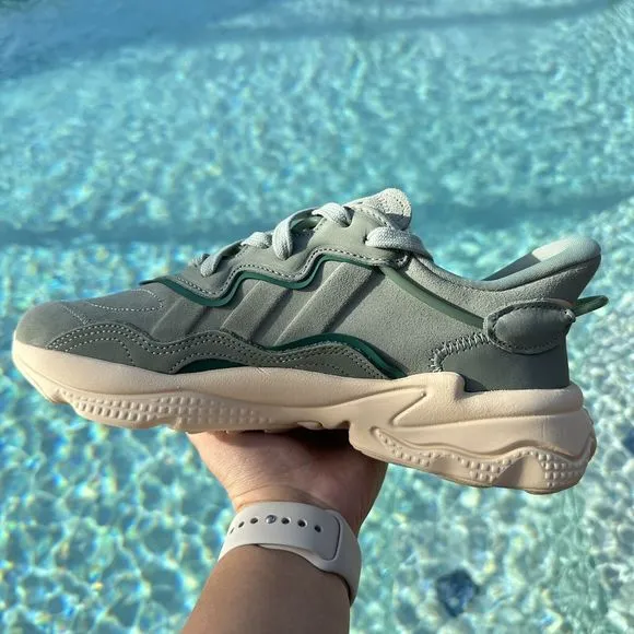 WOMEN'S Adidas Ozweego Low Silver Green Sand Strata  IE9508