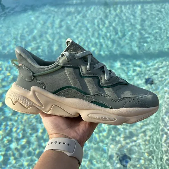 WOMEN'S Adidas Ozweego Low Silver Green Sand Strata  IE9508