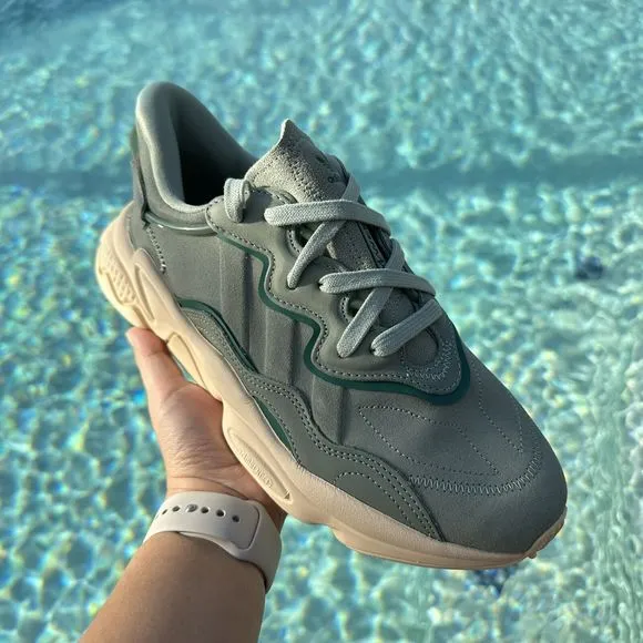 WOMEN'S Adidas Ozweego Low Silver Green Sand Strata  IE9508