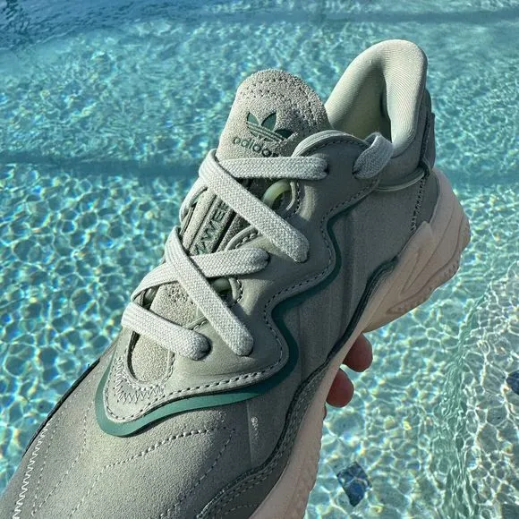WOMEN'S Adidas Ozweego Low Silver Green Sand Strata  IE9508