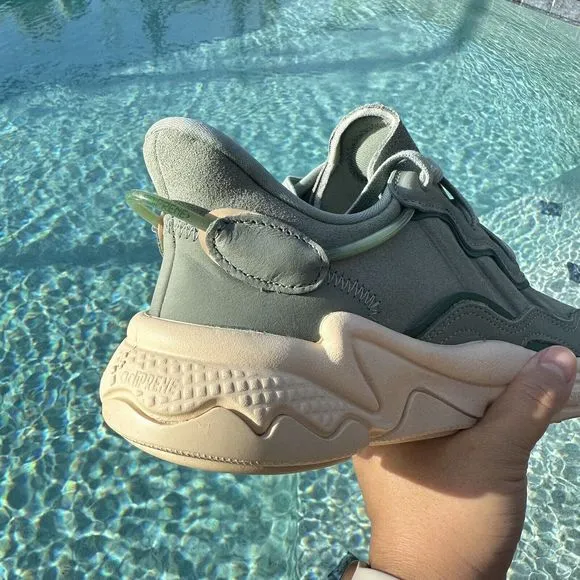 WOMEN'S Adidas Ozweego Low Silver Green Sand Strata  IE9508