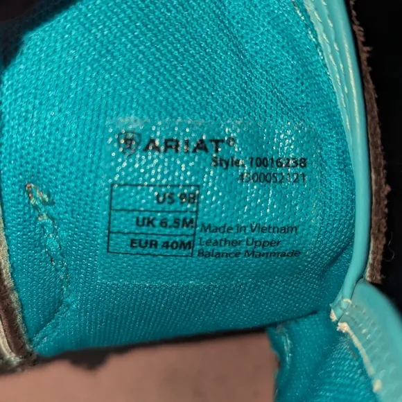 Women's Brown Leather and turquoise stitched Ariat cowgirl boots.