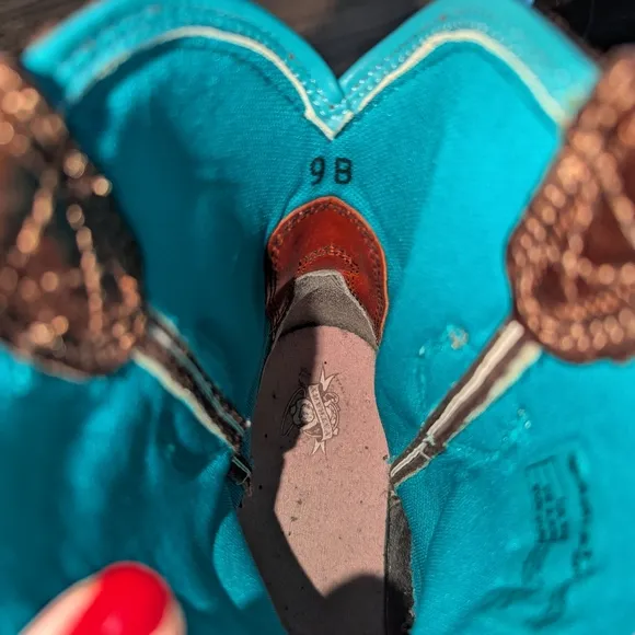 Women's Brown Leather and turquoise stitched Ariat cowgirl boots.