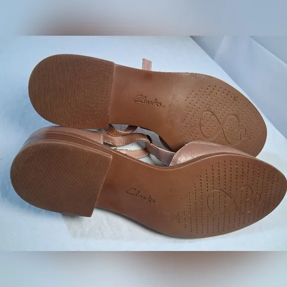 Women's Clarks Size 8 Tan Dress Shoes