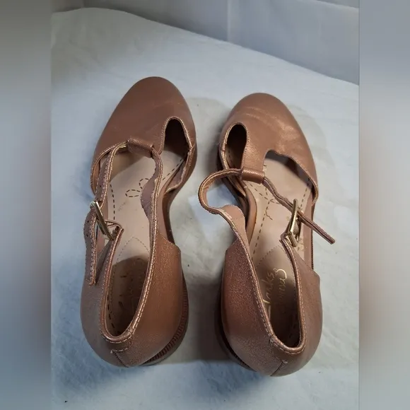 Women's Clarks Size 8 Tan Dress Shoes