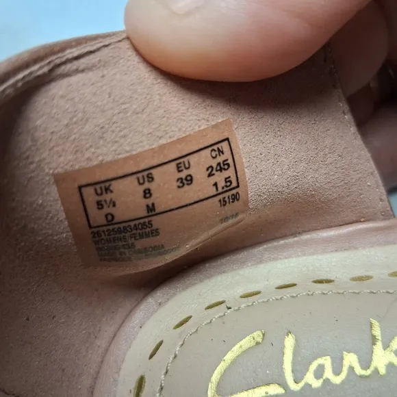 Women's Clarks Size 8 Tan Dress Shoes