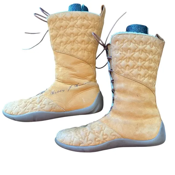 Womens Helly Hansen Leather Embroidered SnowflakeWaterproof Boots Size 7