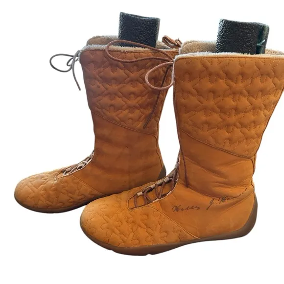 Womens Helly Hansen Leather Embroidered SnowflakeWaterproof Boots Size 7