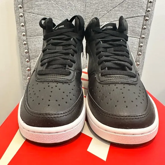 WOMEN'S NIKE COURT VISION MID SNEAKERS, SIZE 6.5