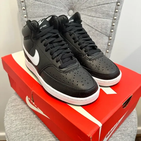 WOMEN'S NIKE COURT VISION MID SNEAKERS, SIZE 6.5